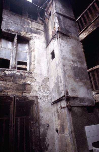 Façades cour intérieure, angle.