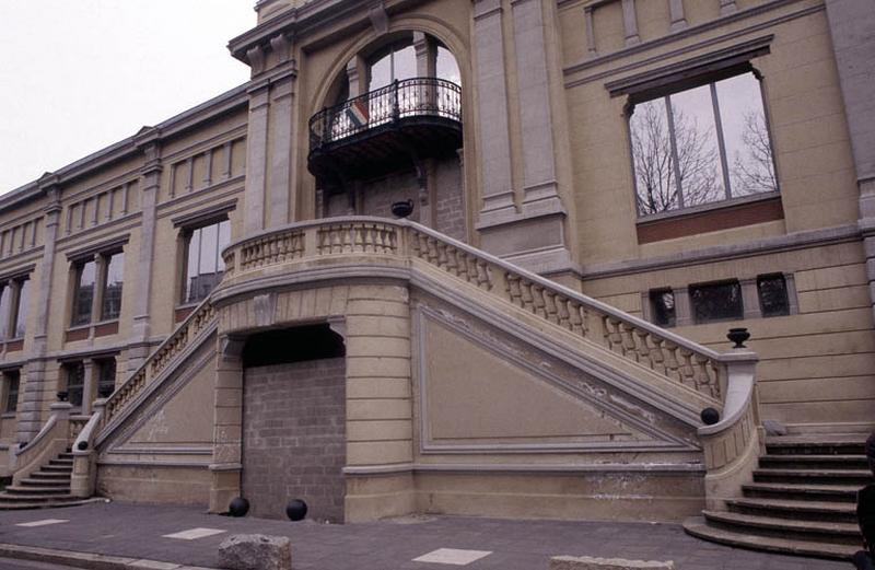 Façade Sud, sur cours Fauriel, entrée.