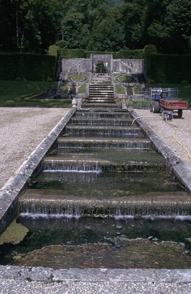 Cascades et fontaine.