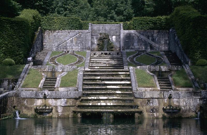 Cascades et fontaine.