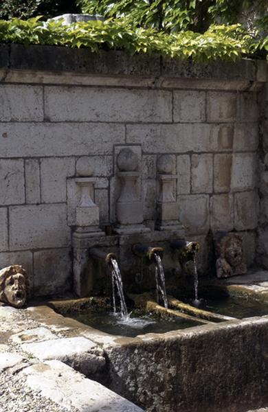 Fontaine.