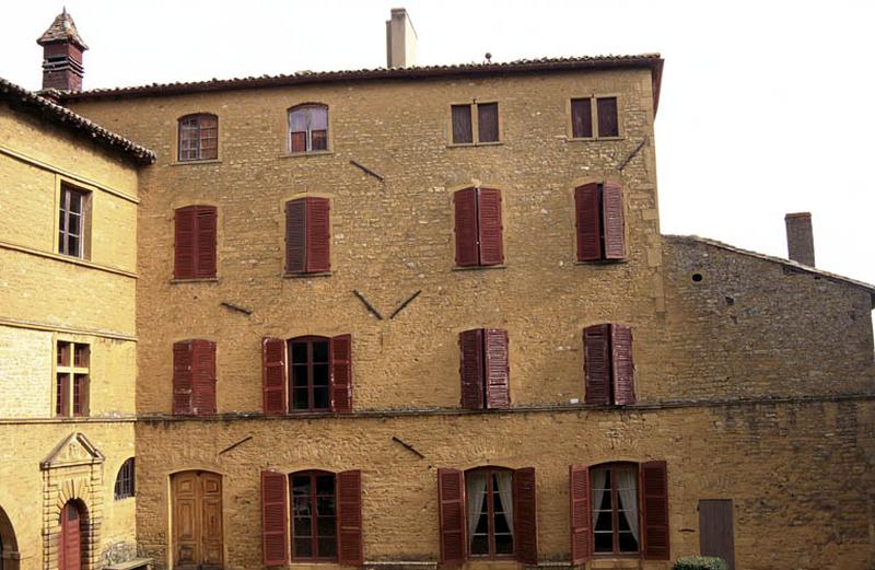 Façades sur cour intérieure.