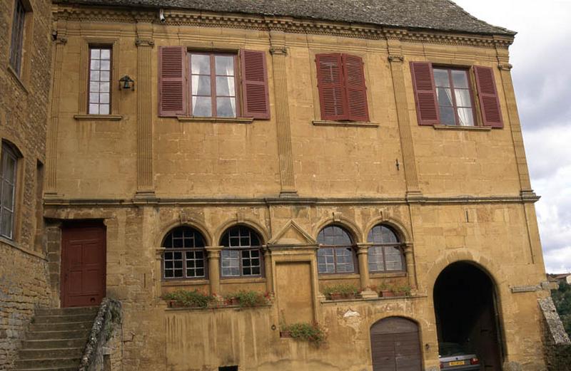 Façade sur cour intérieure.