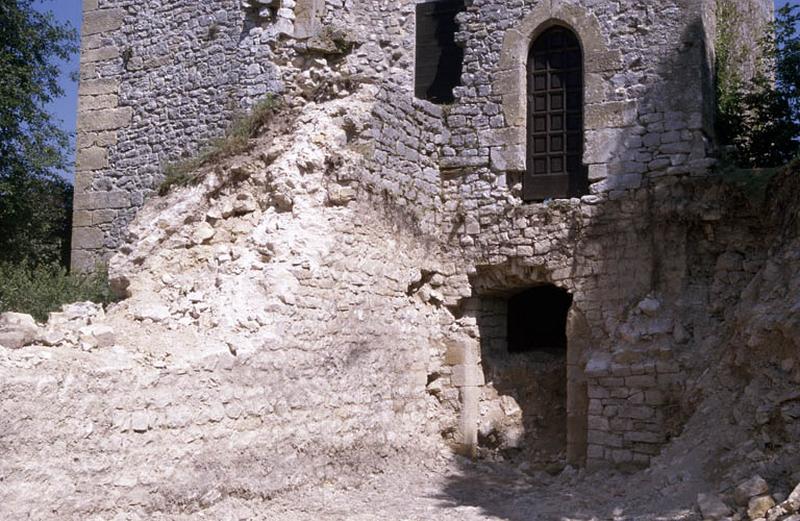 Donjon, façade Ouest, partie basse.