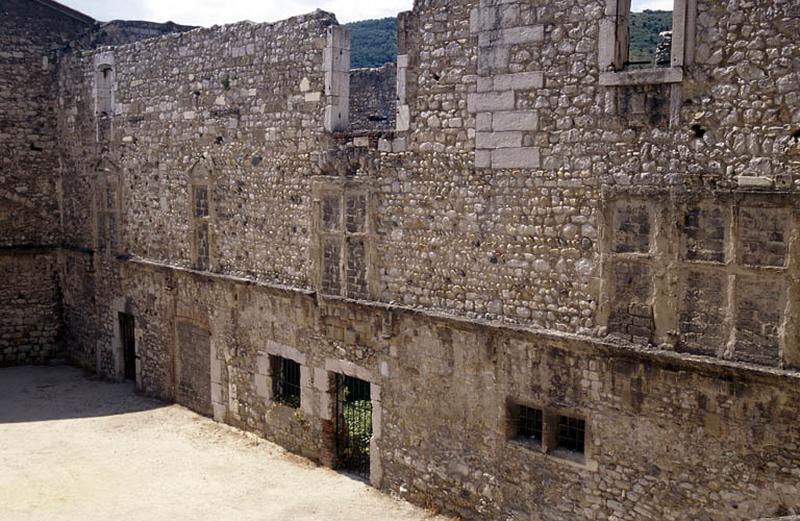 Aile Est, façade sur cour intérieure.