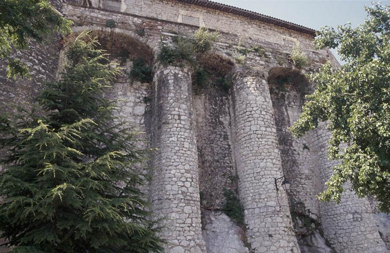 Façade extérieure, arches.