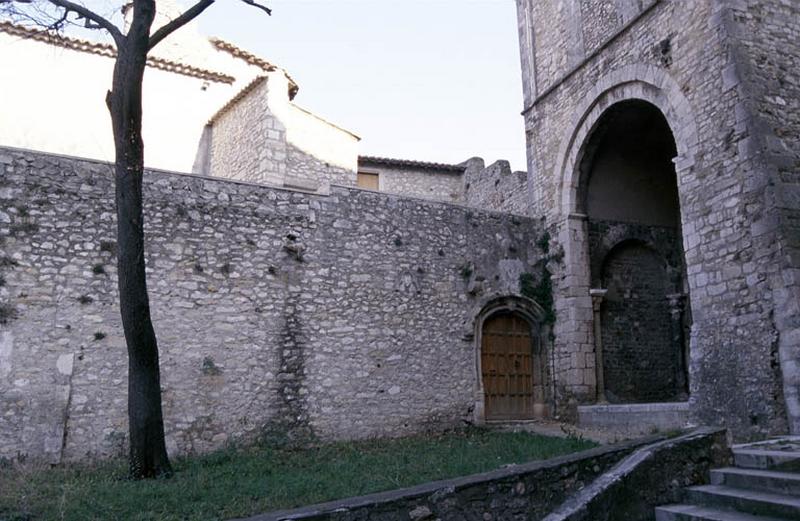 Clôture de la maison Lacombe, au Sud de la cathédrale.