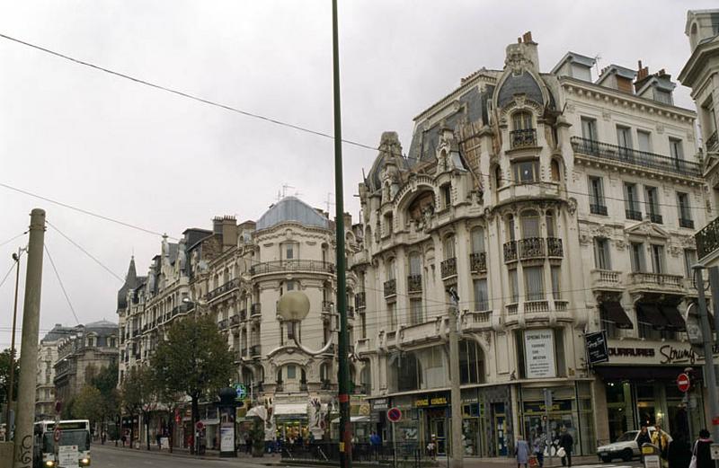 Façade latérale, sur rue.