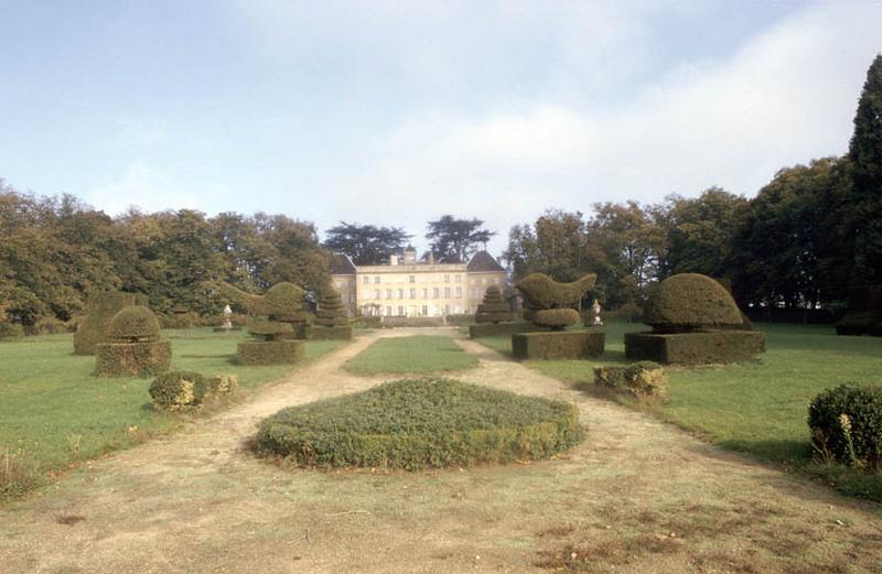 Vue d'ensemble, façade Sud et jardins.