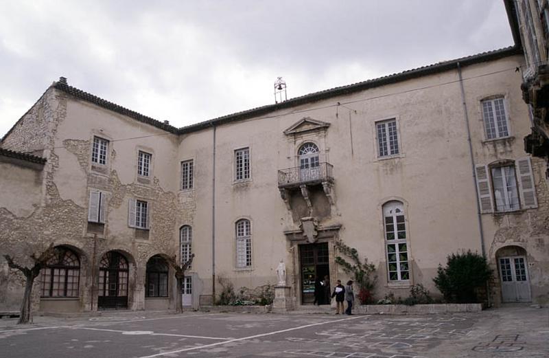 Aile Nord façade sur cour d'honneur.