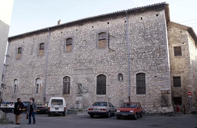 Façade Nord, place Saint-Michel.