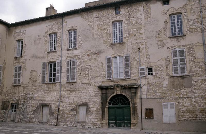 Aile Est, façade sur cour.