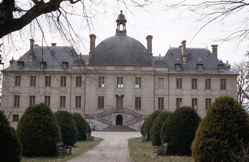 Façade Est, sur jardins.