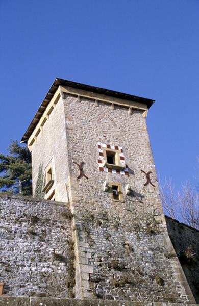 Tour carrée Est.