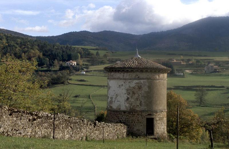 Cloture et colombier.