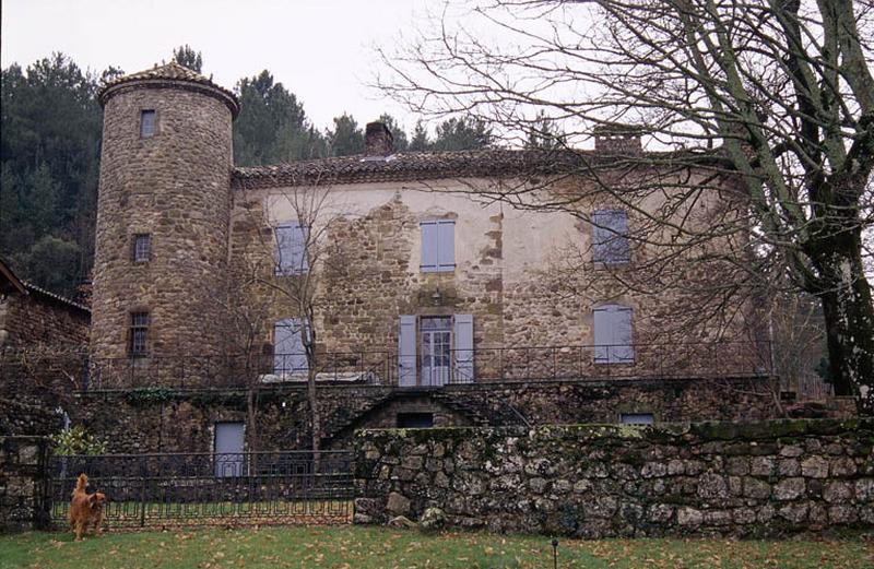 Façade et tour ronde.