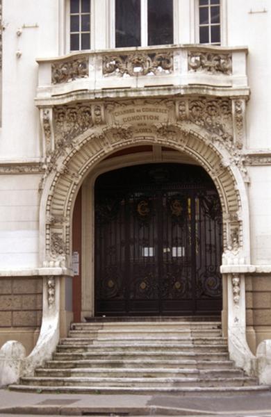 Porte d'entrée.