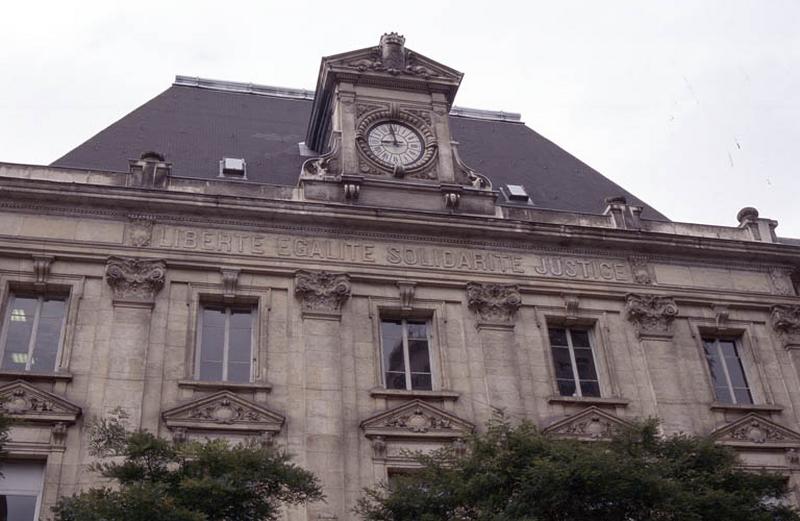 Pavillon centrale, horloge.