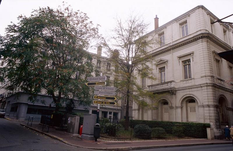 Jardin et façade Sud.