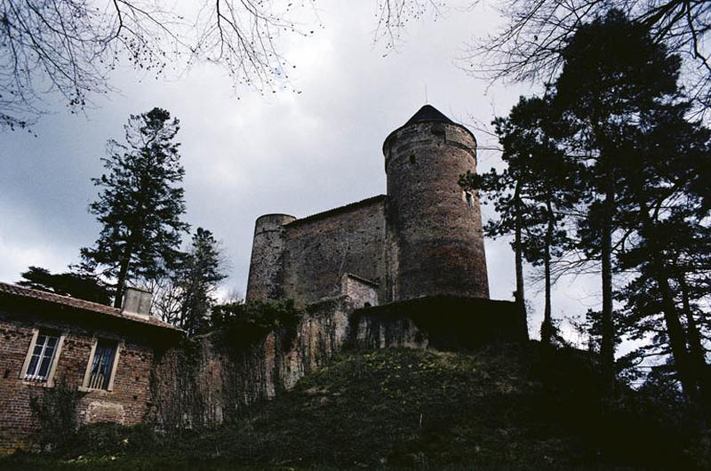 Tour et donjon.