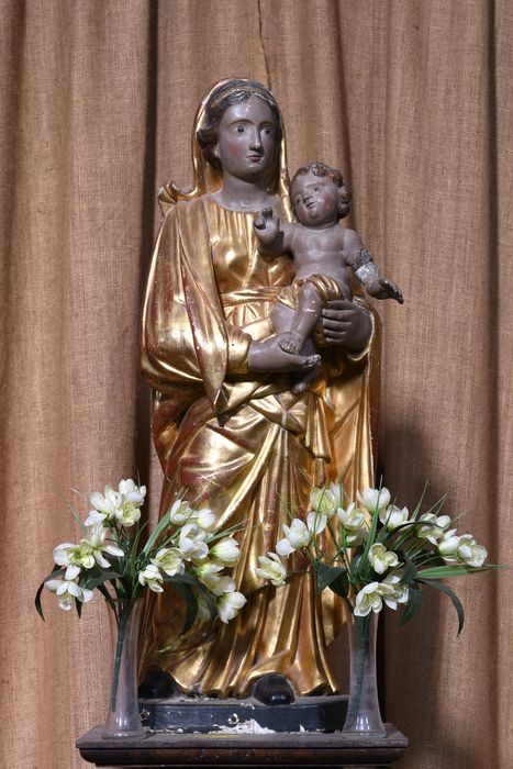 statue : Vierge à l'Enfant, vue générale - ® Ministère de la Culture (France), Direction Régionale des Affaires Culturelles d’Auvergne-Rhône-Alpes – Tous droits réservés