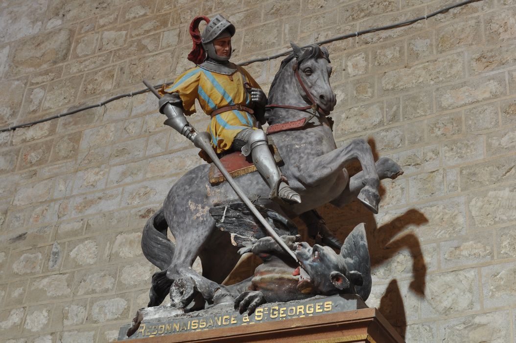 groupe sculpté : Saint Georges terrassant le dragon, vue générale