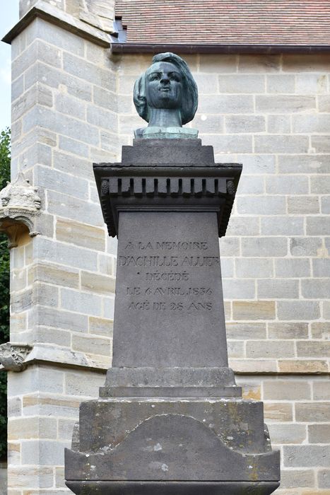 buste : Achille Allier, vue générale - ® Ministère de la Culture (France), Direction Régionale des Affaires Culturelles d’Auvergne-Rhône-Alpes – Tous droits réservés