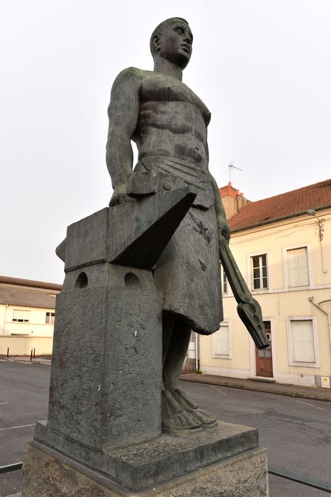 statue : forgeron (le), vue générale