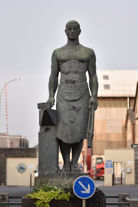 statue : forgeron (le), vue générale