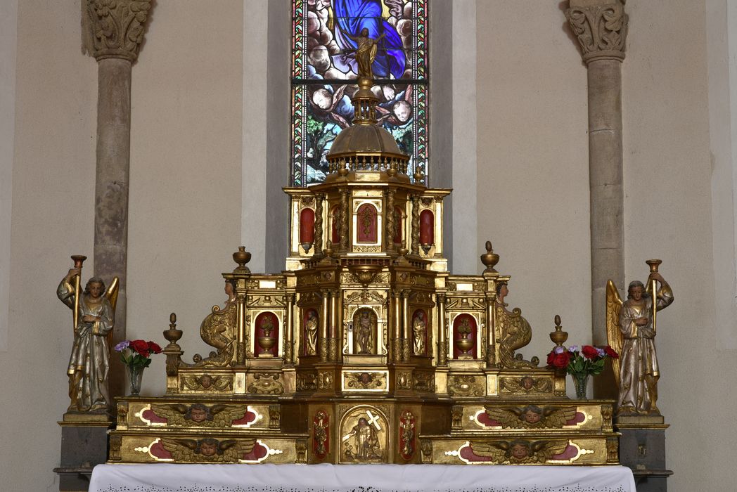 autel, tabernacle et deux statues, détail - ® Ministère de la Culture (France), Direction Régionale des Affaires Culturelles d’Auvergne-Rhône-Alpes – Tous droits réservés