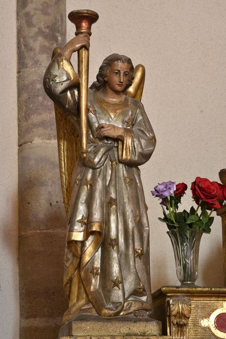 autel, tabernacle et deux statues, détail - ® Ministère de la Culture (France), Direction Régionale des Affaires Culturelles d’Auvergne-Rhône-Alpes – Tous droits réservés