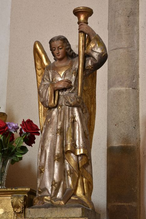 autel, tabernacle et deux statues, détail - ® Ministère de la Culture (France), Direction Régionale des Affaires Culturelles d’Auvergne-Rhône-Alpes – Tous droits réservés