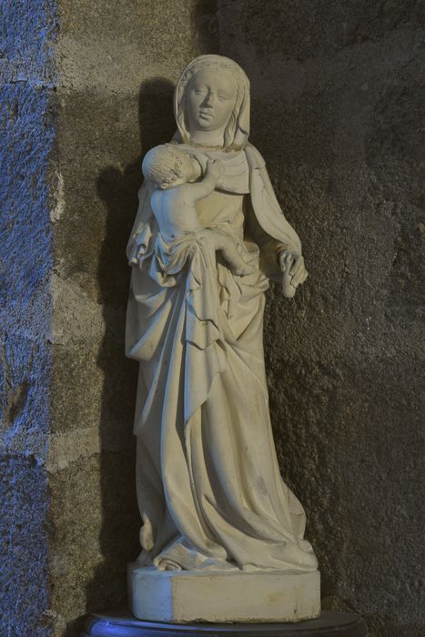 statue : Vierge à l'Enfant, vue générale - ® Ministère de la Culture (France), Direction Régionale des Affaires Culturelles d’Auvergne-Rhône-Alpes – Tous droits réservés