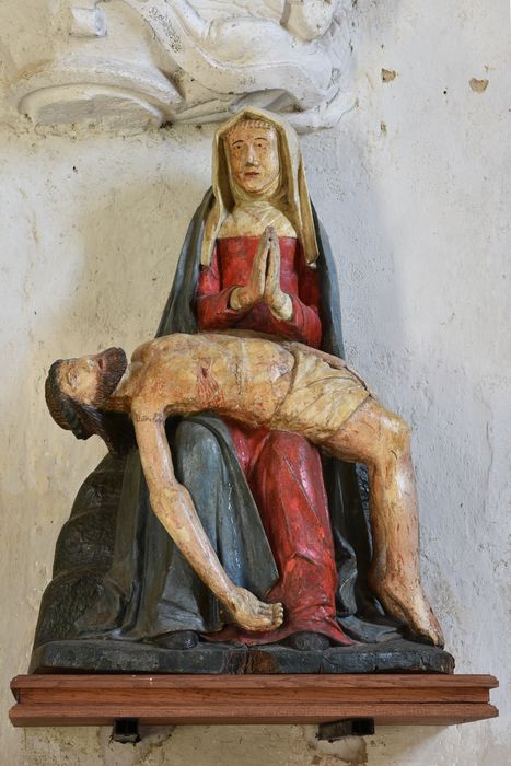 Groupe sculpté : Vierge de Pitié orante