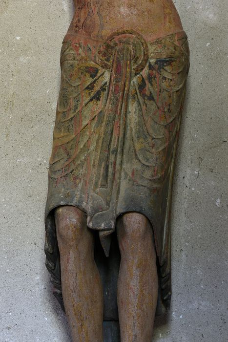 statue : Christ en croix, détail