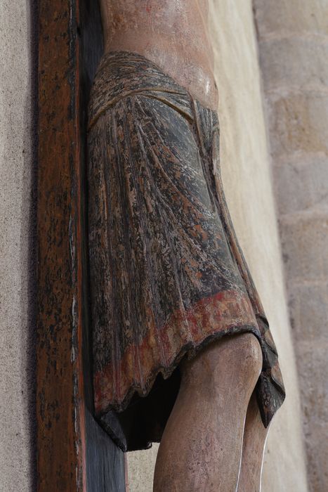 statue : Christ en croix, détail