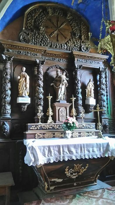 statues du retable de la chapelle sud : saint Joseph, Vierge à l’enfant, sainte martyre, vue générale - © Ministère de la Culture (France), Direction Régionale des Affaires Culturelles d’Auvergne-Rhône-Alpes – Tous droits réservés