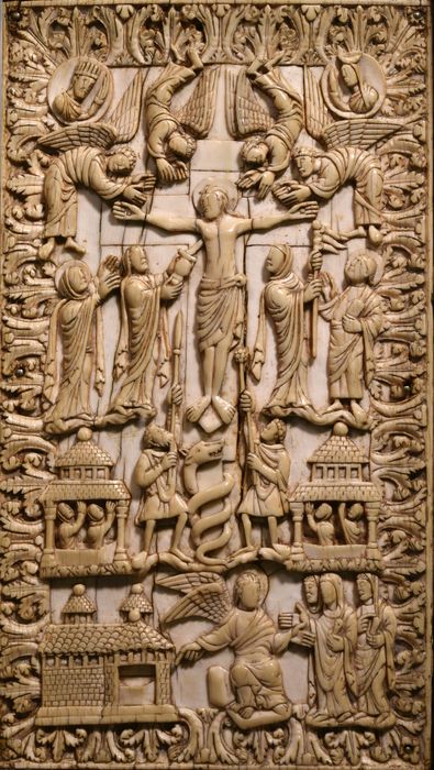 plaque de reliure : la Crucifixion, vue générale