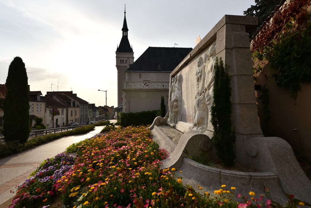 Monument aux morts : vue générale