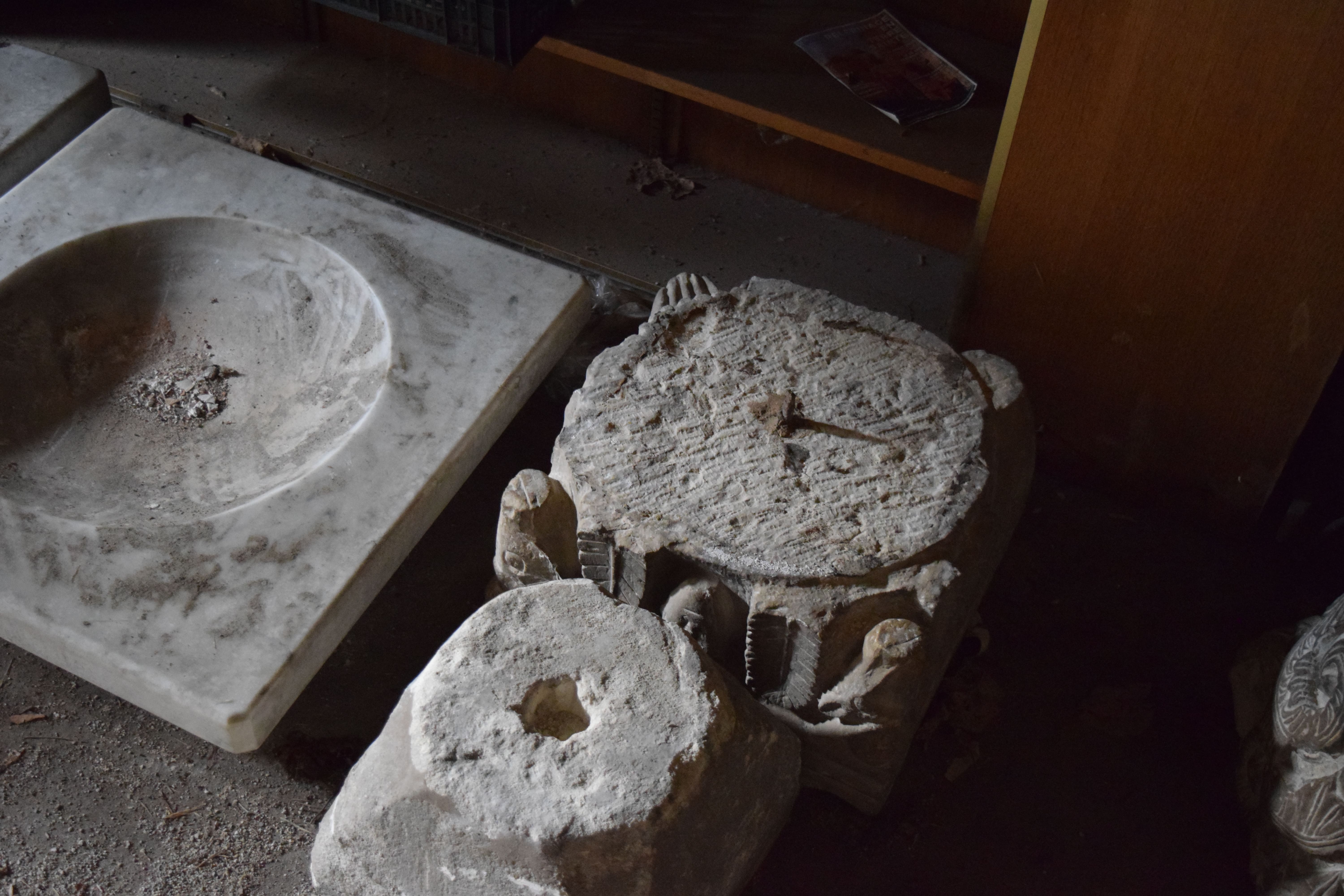 chapiteaux et cuves de bénitier
