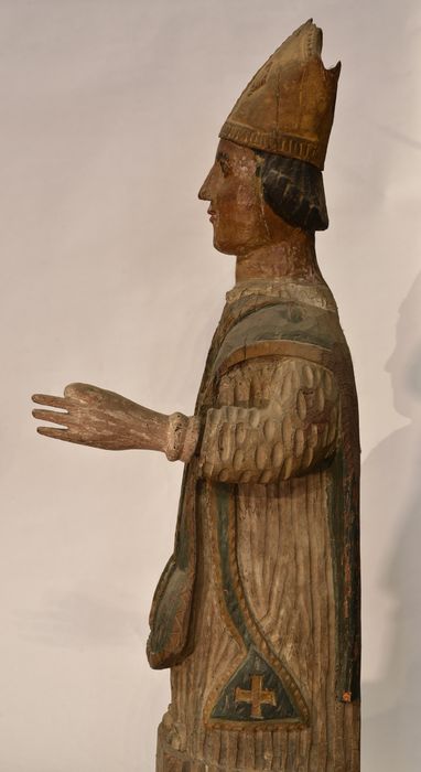 statue-reliquaire : Saint évêque, profil gauche, vue générale