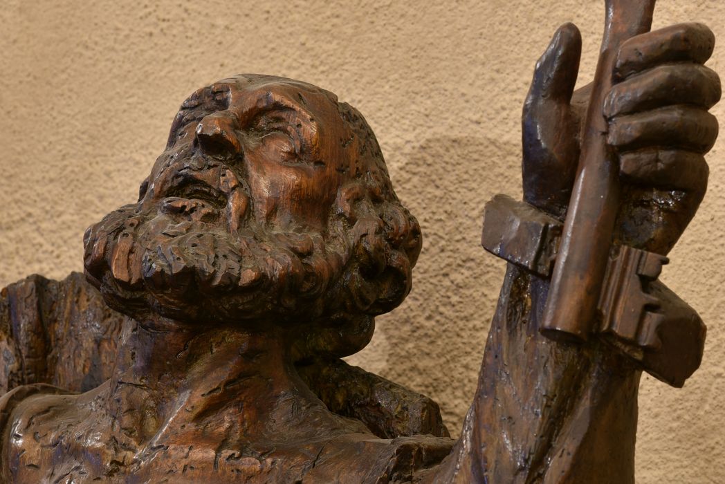 Statue (demi-nature) : saint Pierre, vue partielle - © Ministère de la Culture (France), Direction Régionale des Affaires Culturelles d’Auvergne-Rhône-Alpes – Tous droits réservés