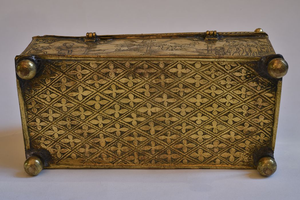 Coffret, vue générale du dessous