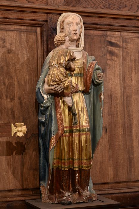 Groupe sculpté (demi-nature) : Vierge à l'Enfant, vue générale - © Ministère de la Culture (France), Direction Régionale des Affaires Culturelles d’Auvergne-Rhône-Alpes – Tous droits réservés