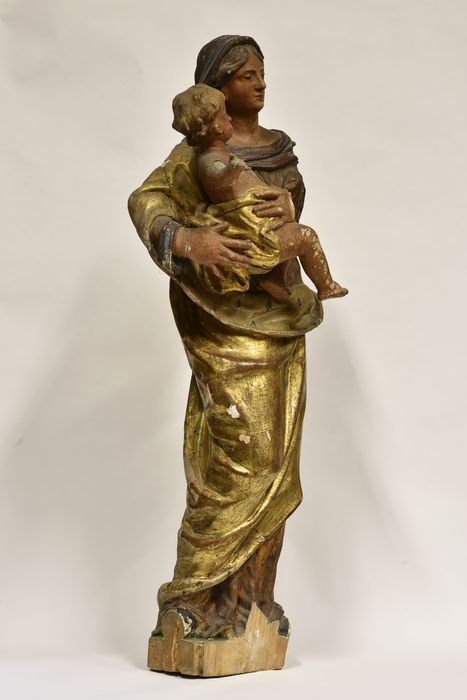 Statue : Vierge à l'Enfant, vue générale - © Ministère de la Culture (France), Direction Régionale des Affaires Culturelles d’Auvergne-Rhône-Alpes – Tous droits réservés