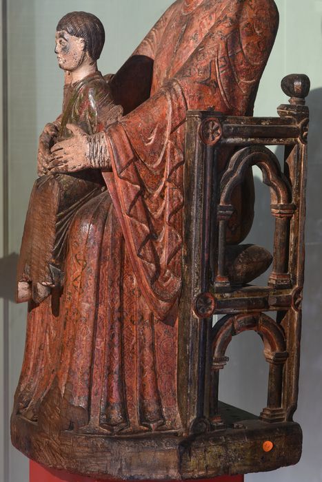 Statue dite Notre-Dame-de-Vernouillet : Vierge à l'Enfant, vue partielle - © Ministère de la Culture (France), Direction Régionale des Affaires Culturelles d’Auvergne-Rhône-Alpes – Tous droits réservés