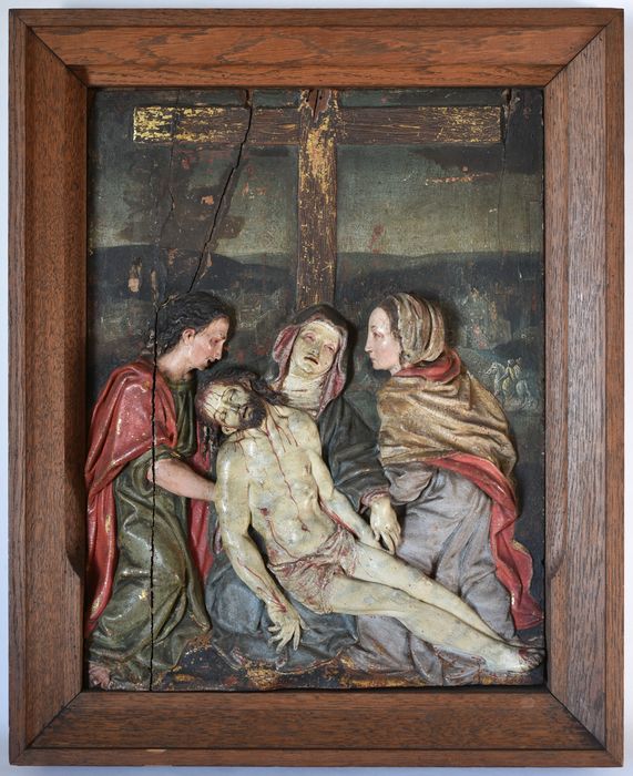 Haut-relief : Vierge de Pitié, vue générale - © Ministère de la Culture (France), Direction Régionale des Affaires Culturelles d’Auvergne-Rhône-Alpes – Tous droits réservés