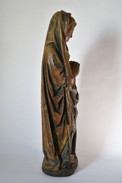 Statuette : sainte femme, vue générale - © Ministère de la Culture (France), Direction Régionale des Affaires Culturelles d’Auvergne-Rhône-Alpes – Tous droits réservés
