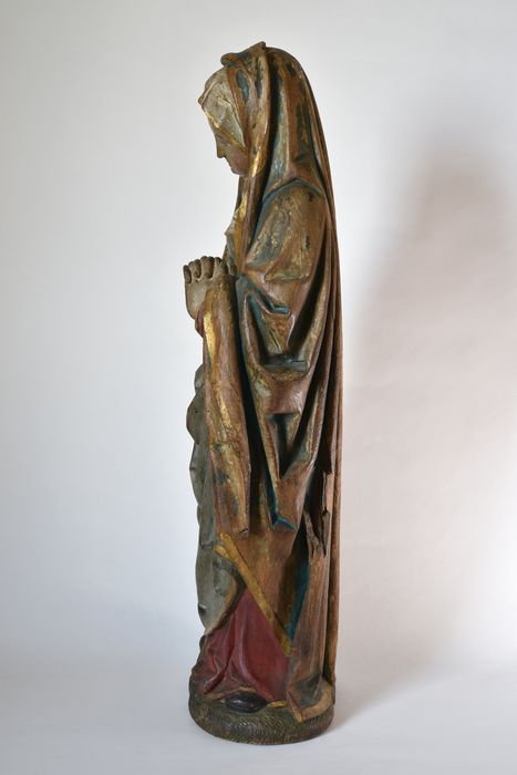 Statuette : sainte femme, vue générale - © Ministère de la Culture (France), Direction Régionale des Affaires Culturelles d’Auvergne-Rhône-Alpes – Tous droits réservés