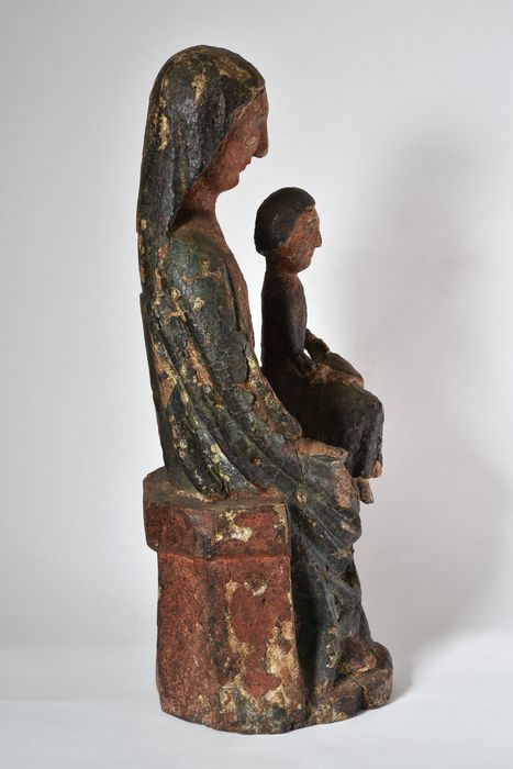 Statue : Vierge à l'Enfant, vue générale - © Ministère de la Culture (France), Direction Régionale des Affaires Culturelles d’Auvergne-Rhône-Alpes – Tous droits réservés